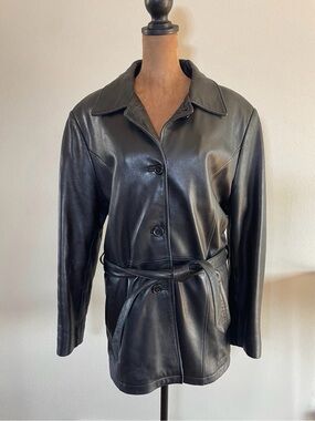 Vintage Reed black 100% genuine leather jacket with belt.